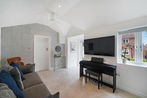 78 Worcester Crescent - MGElLRGEOlhhhwWFgOAg.jpg
