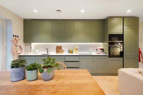 Apartment 26, 31 Royal Engineers Way - 1byeNh1nRFB