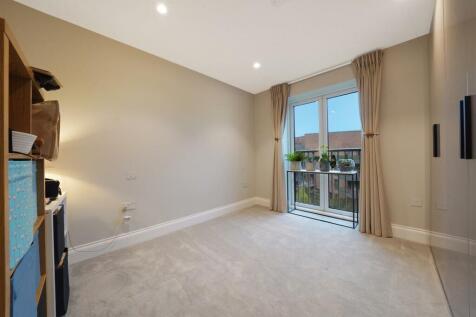 Apartment 26, 31 Royal Engineers Way - U6vmzk9dIcS