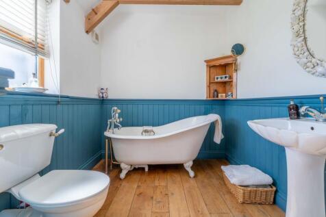 En-suite to Master Bedroom