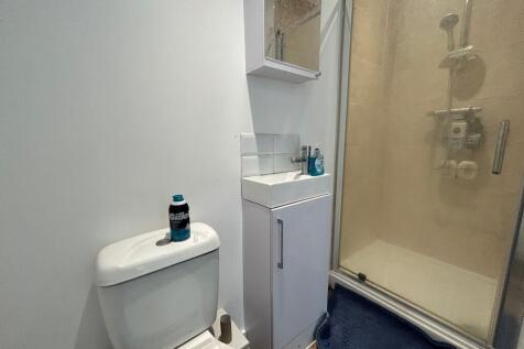 Bedroom 3 Ensuite