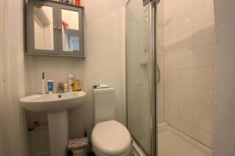 Bedroom 5 Ensuite