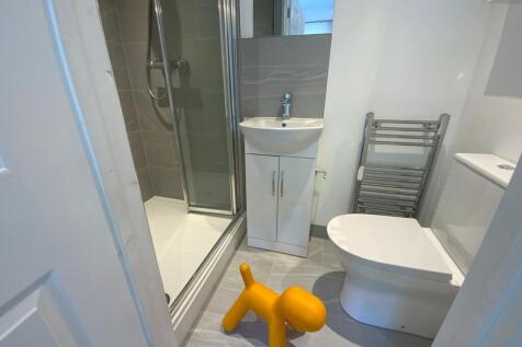 Bedroom 4 Ensuite