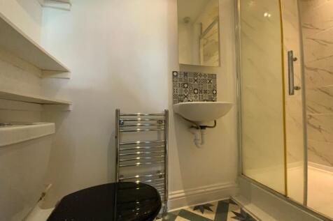 Bedroom 5 Ensuite