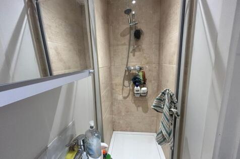 Bedroom 4 Ensuite