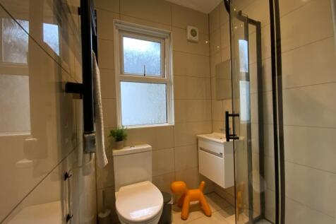Ensuite Bedroom 4
