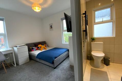 Ensuite Bedroom 4