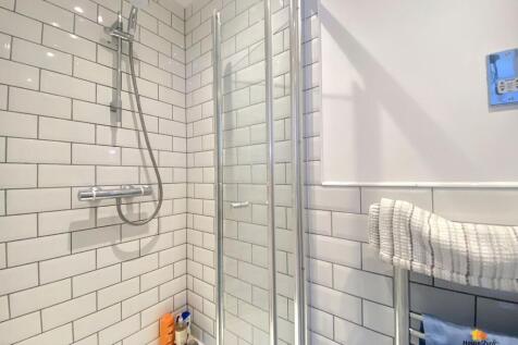 Bathroom (sharing with room 2)