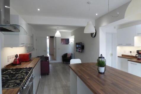 Communal Kitchen/Living Area