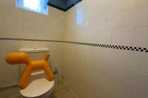 Communal toilet