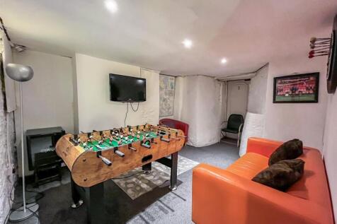 CELLAR / GAMES ROOM