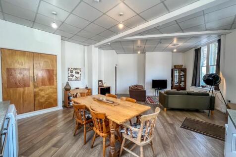 Open Plan Living Area &amp; Kitchen