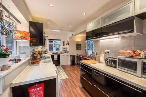 WhatsApp Image 2025-11-13 at 09.31.22.jpeg