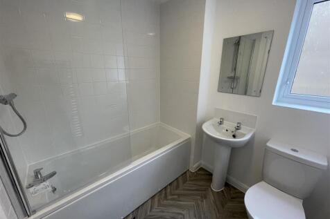 04 bathroom.jpg