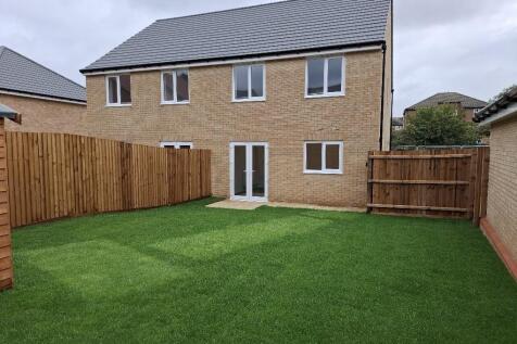 09 Rear garden.jpg