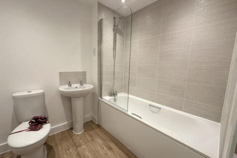 08 Bathroom (1).jpeg