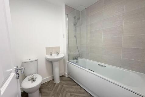 07 Bathroom.jpeg