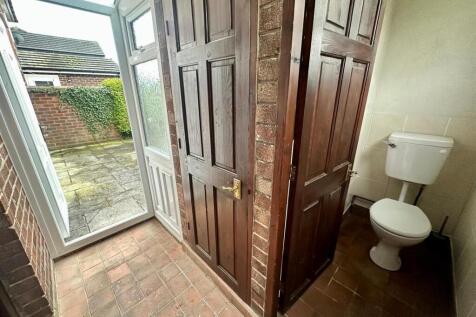 External WC, Store &amp; Hallway