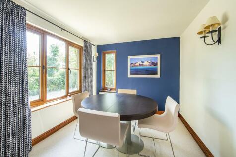 Dining Room 02.jpg