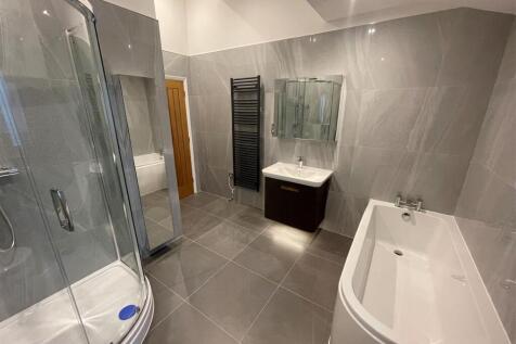 Main Bathroom.JPG