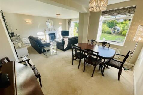 Open Plan Lounge/Dining Room