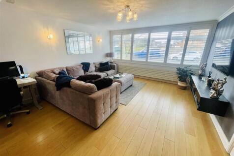 Open Plan Lounge/Dining Room