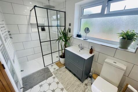 En-Suite Bathroom