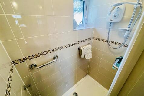 En-Shower Shower Room