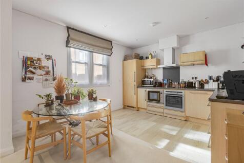 Kitchen/ Dining Area