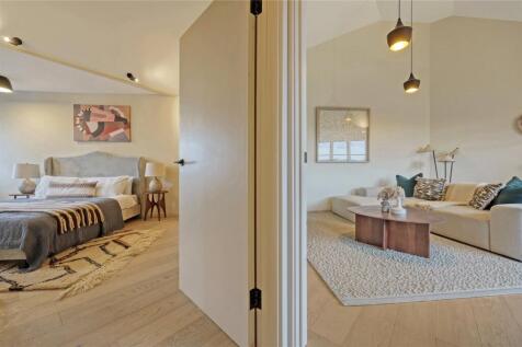 Bedroom and Receptio