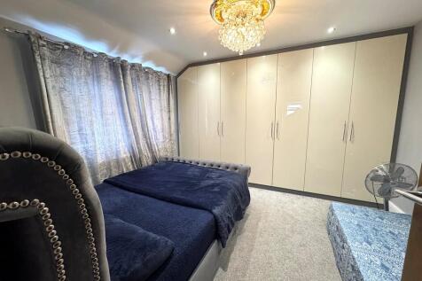 First bedroom.
