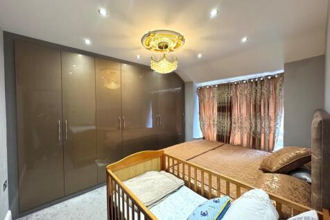 Second bedroom.