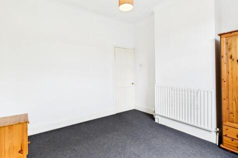 CAM05192G0-PR0136-STILL029