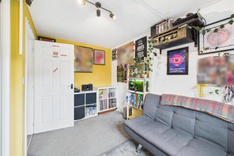 CAM05192G0-PR0137-STILL023