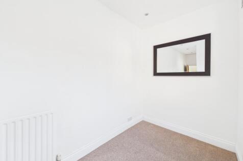 CAM05192G0-PR0164-STILL026