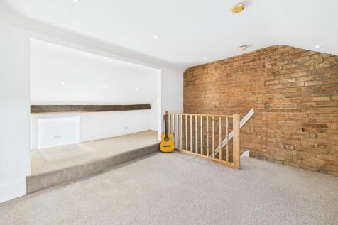 CAM05192G0-PR0164-STILL048