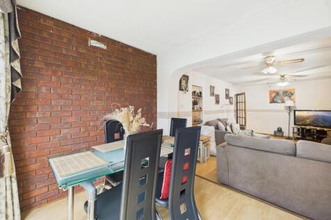 CAM05192G0-PR0167-STILL007