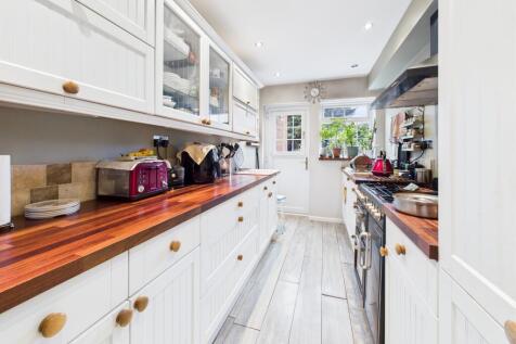 CAM05192G0-PR0167-STILL015