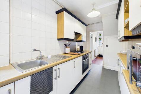 CAM05192G0-PR0177-STILL009