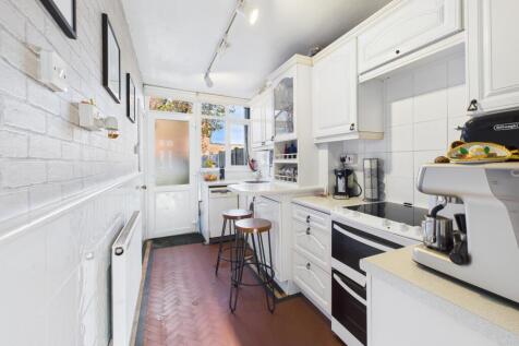 CAM05192G0-PR0176-STILL002