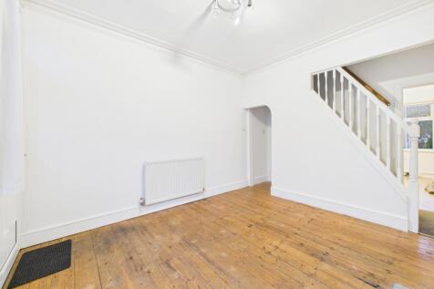 CAM05192G0-PR0181-STILL004