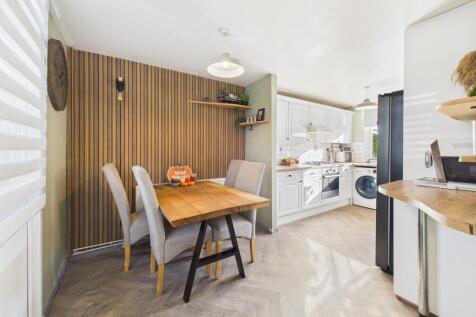 CAM05192G0-PR0180-STILL005