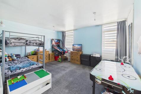 CAM05192G0-PR0180-STILL010