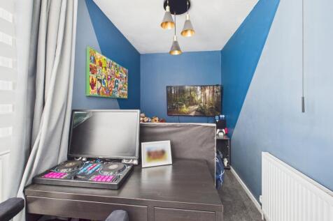 CAM05192G0-PR0180-STILL012