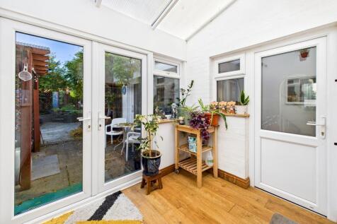 CAM05192G0-PR0183-STILL011