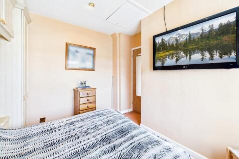 CAM05192G0-PR0183-STILL024