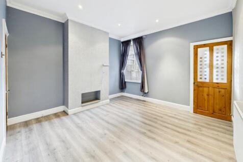 CAM05192G0-PR0186-STILL014