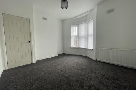 front bedroom.jpeg
