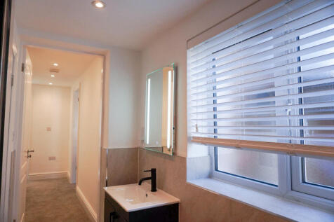 WhatsApp Image 2025-10-27 at 16.40.12