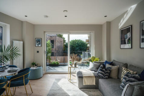 Park Place (Ballards Lane) 2022 (6).jpg